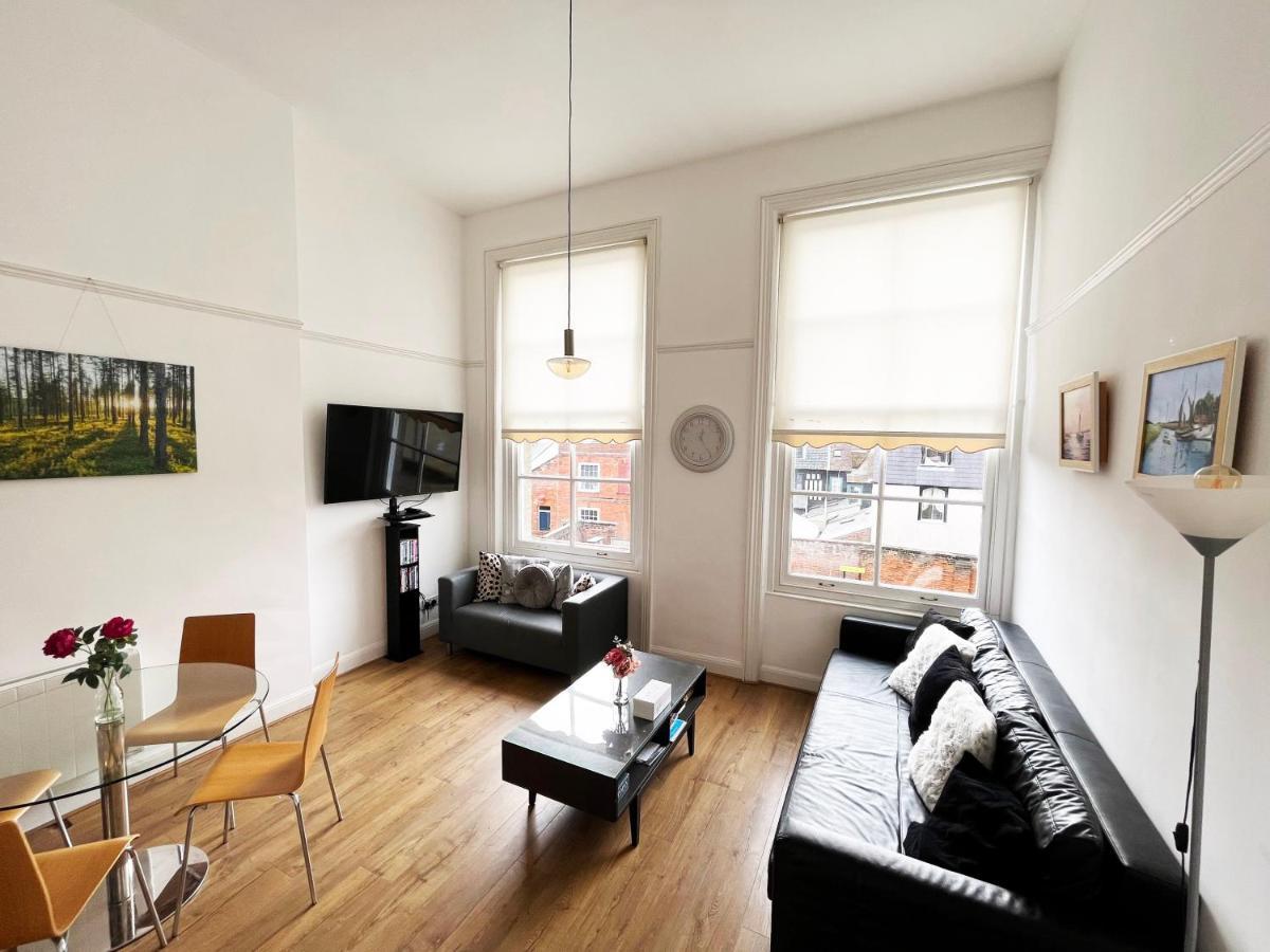 On The Quay Apartment Харуич Екстериор снимка