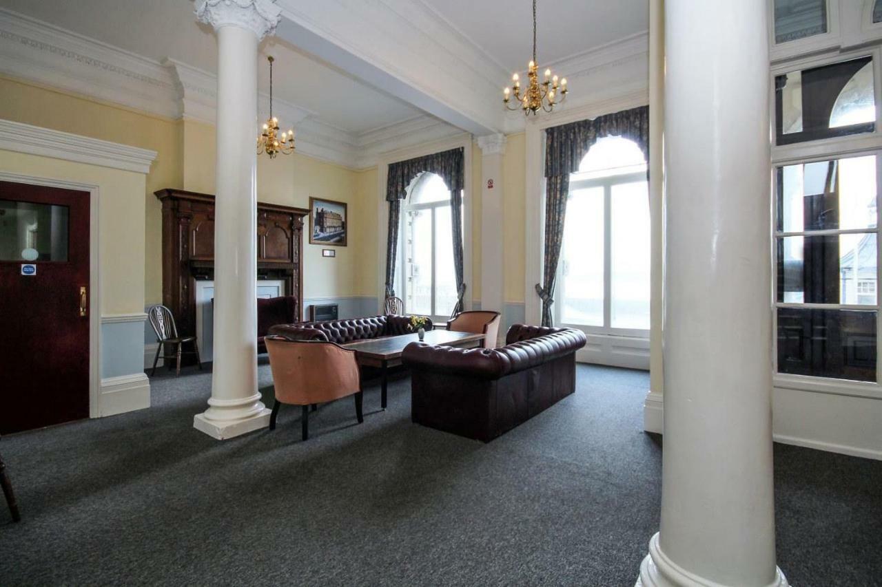 On The Quay Apartment Харуич Екстериор снимка